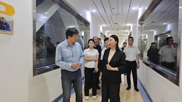 河南證監(jiān)局黨委書記、局長(zhǎng)李鋼一行蒞臨公司調(diào)研指導(dǎo)